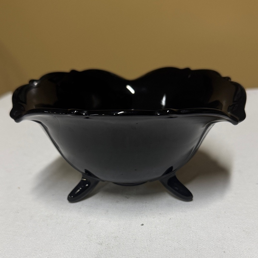 L. E. Smith BLACK ONYX DEPRESSION GLASS Footed Scallop Rim Bowl